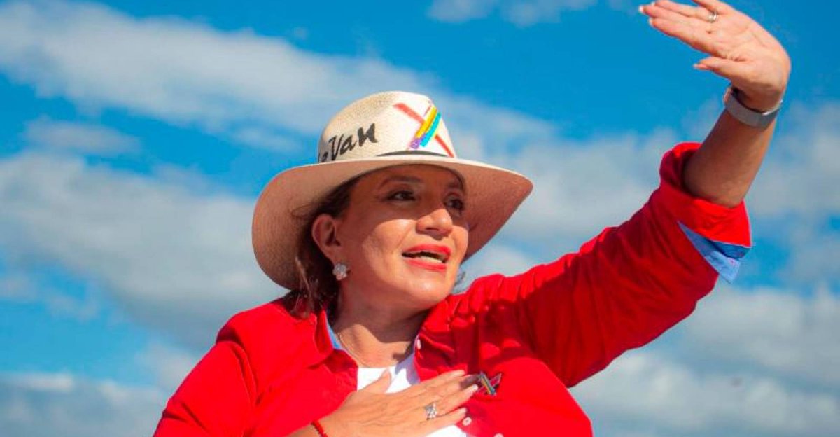 EmiliaNeurys's tweet photo. Quien se levanta hoy con #Cuba, se levanta para todos los tiempo, honor a #JoseM, otro pronunciamiento de apoyo prrsidenta @XiomaraCastroZ, no #CumbreDeLasAméricas sin #Cuba. https://t.co/cUMtKae1b6
