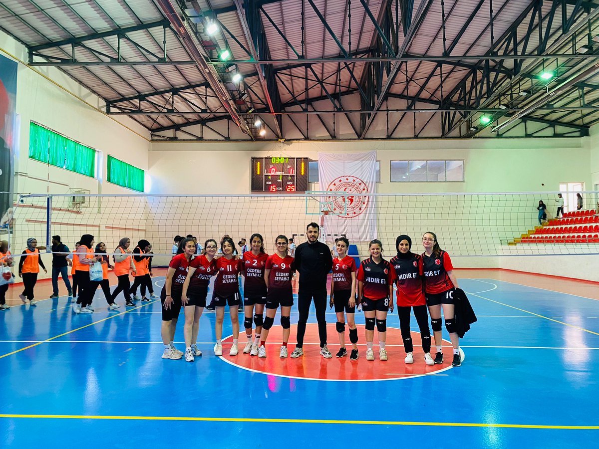 FarabiMut's tweet photo. Liselerarası voleybol turnuvasında Anadolu İmam-Hatip Lisesini mağlup ederek turnuvaya galibiyetle baslayan kız voleybol takımımızı ve Beden Egitimi Ögrt. ve Müdür yardımcımız İrfan Kodalak'ı tebrik eder, başarılarının devamını dileriz @mut_mem
@SinemKardali @yaseirfa https://t.co/PbuUQtuNQh