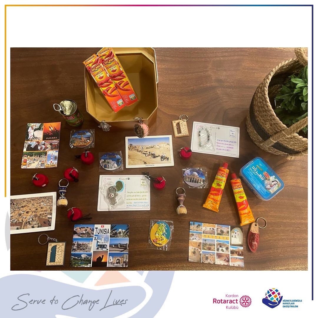 KordonRotaract's tweet photo. Dönemimizin 21. Kulübümüzün 592. toplantısını 10.05.2022 tarihinde gerçekleştirdik. Rotaract Sfax Flambeau kulübü ile gerçekleştirdiğimiz ‘Culture box’ projemiz kapsamında bize gönderilen ve içerisinde Tunus kültürünü tanıtan ürünlerin olduğu kutunun açılışını yaptık. https://t.co/aD37XY1i6g