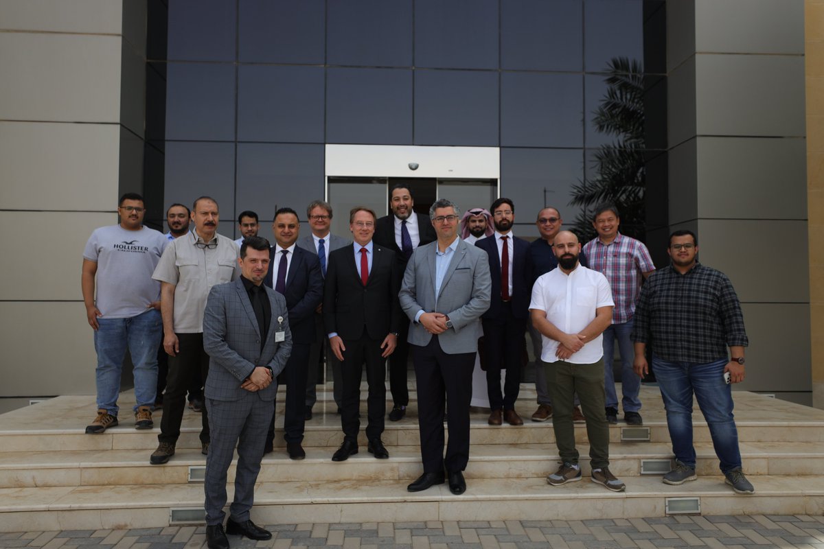 Obeikan_digital's tweet photo. We were happy to introduce our advanced digital solutions to the French ambassador Mr. @ludovic_pouille at #ODS and we look forward to expand our partnerships with the french companies. https://t.co/IvXUtsLx6O