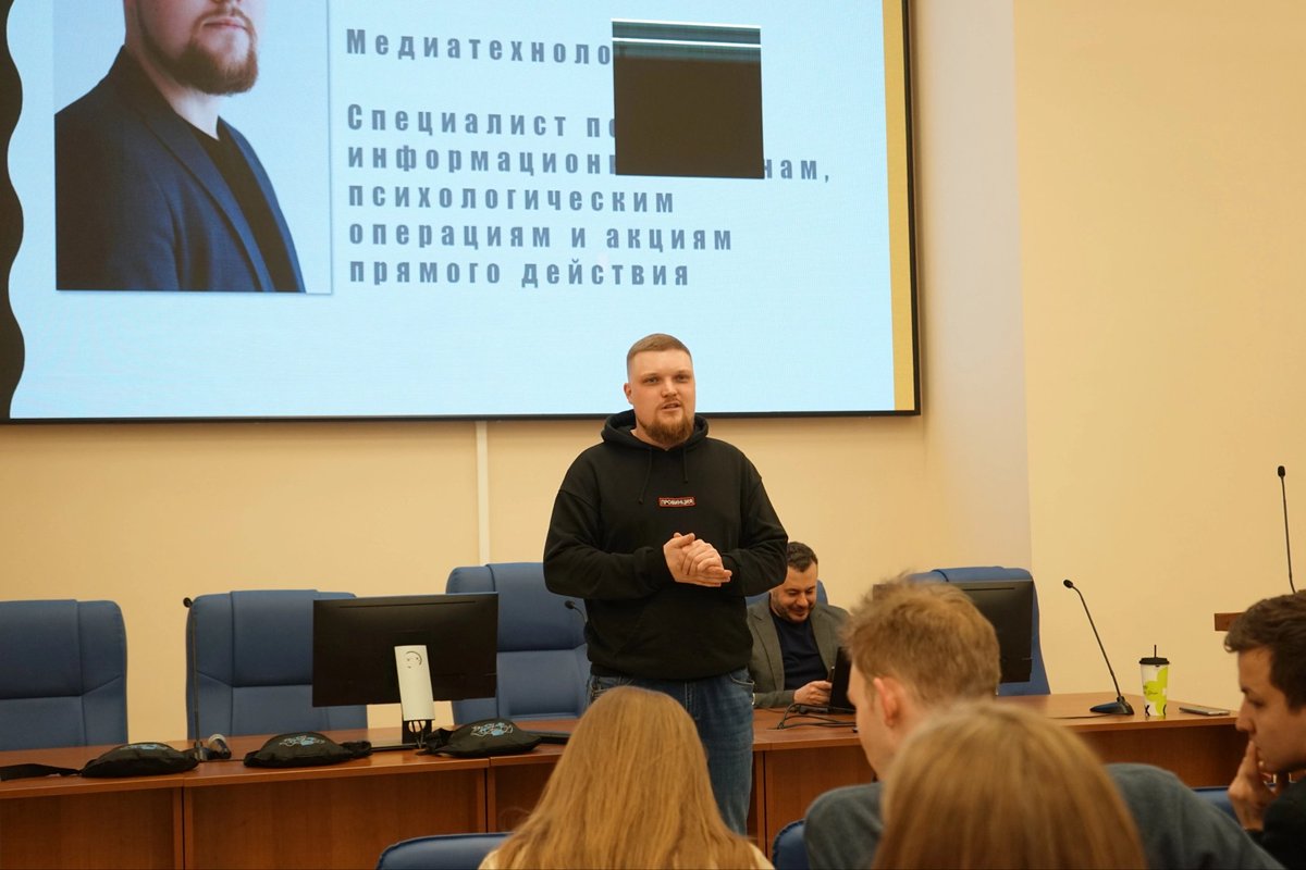 NESHKOVSER's tweet photo. Побывал в Сеченовском универе. Там часть ребят раскритиковали тему лекции и то, что привожу в пример украинский кейс. Спустя сутки после мероприятия о нем написали крупные тлг-каналы - кто-то из зала разослал видео моего выступления в редакции. Хотели навредить, а сделали пиар 😸 https://t.co/sVWBhAViiu