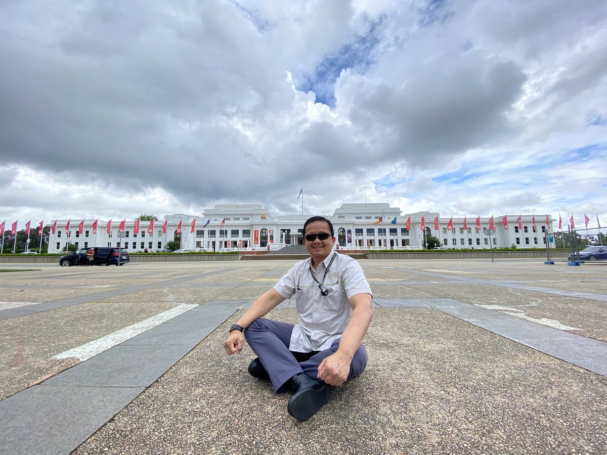 himawansugeha95's tweet photo. monitor aksi unjuk rasa di “Gedung Sate”
#ini #meniru #OldParliament #Australia #gag #sih https://t.co/1P15nFFLDI