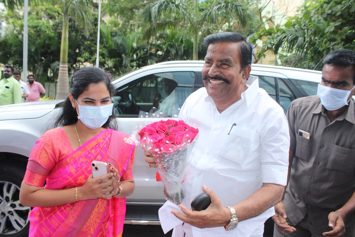 PriyarajanDMK's tweet photo. கருணை அடிப்படையிலான  பணி  நியமன ஆணைகள் வழங்குதல் மற்றும் மாண்புமிகு தமிழ்நாடு முதலமைச்சர் திரு.மு.க.ஸ்டாலின் அவர்களின் பொது நிவாரண நிதியிலிருந்து கொரோனா  நோய்த் த��ற்று தடுப்புப் பணியில் இறந்த  முன்களப் பணியாளர்களின் வாரிசுதாரர்களுக்கு நிதியுதவி வழங்கல் நிகழ்ச்சி. https://t.co/DNtSnd0TL7