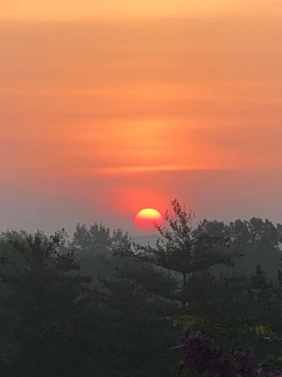 Beautiful sunrise in #EurekaMO!

Image taken by local resident
