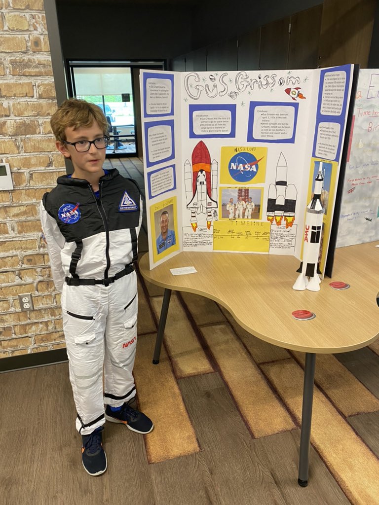 ClayCenterPTO's tweet photo. What a fantastic evening for all at the 4th grade Famous Hoosier Wax Museum! CCE students presented to all participants and did a phenomenal job on their presentations. A job well done ππΌπ©π»βππ§πΎβπ¨π§βπ«π€΅πΌββοΈπ§π»βπ#famoushoosiers #CCErocks https://t.co/Zf21NqKGEO