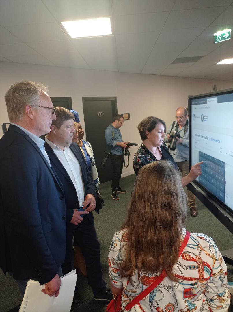 Stephanie Feron (@sferetwitt) on Twitter photo Inauguration officielle du salon <a href="/JeunesdAvenirs/">Jeunes d'Avenirs</a> en présence de @cyrom1 et de <a href="/rigaud_laurent/">Laurent Rigaud</a>. Présentation des applis de @poleemploi_HDF Inauguration officielle du salon <a href="/JeunesdAvenirs/">Jeunes d'Avenirs</a> en présence de @cyrom1 et de <a href="/rigaud_laurent/">Laurent Rigaud</a>. Présentation des applis de @poleemploi_HDF
