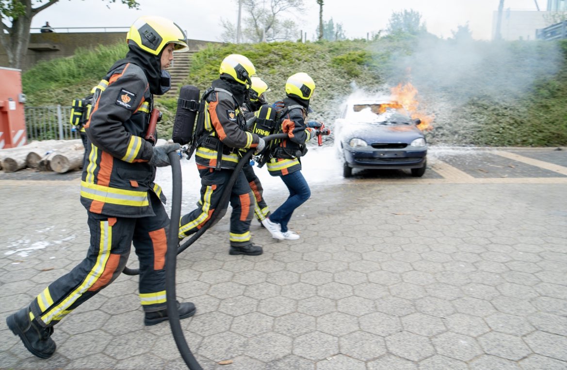 DilanYesilgoz's tweet photo. In Katwijk staan deze stoere mensen 24/7 klaar om branden te blussen, dieren te redden, rampen te bestrijden en voorlichting te geven. 

Goed om jullie te spreken, dank voor de kans mij te laten ervaren hoe zwaar en uitdagend het werk is 💪♥️ https://t.co/8YKWVpoUSK