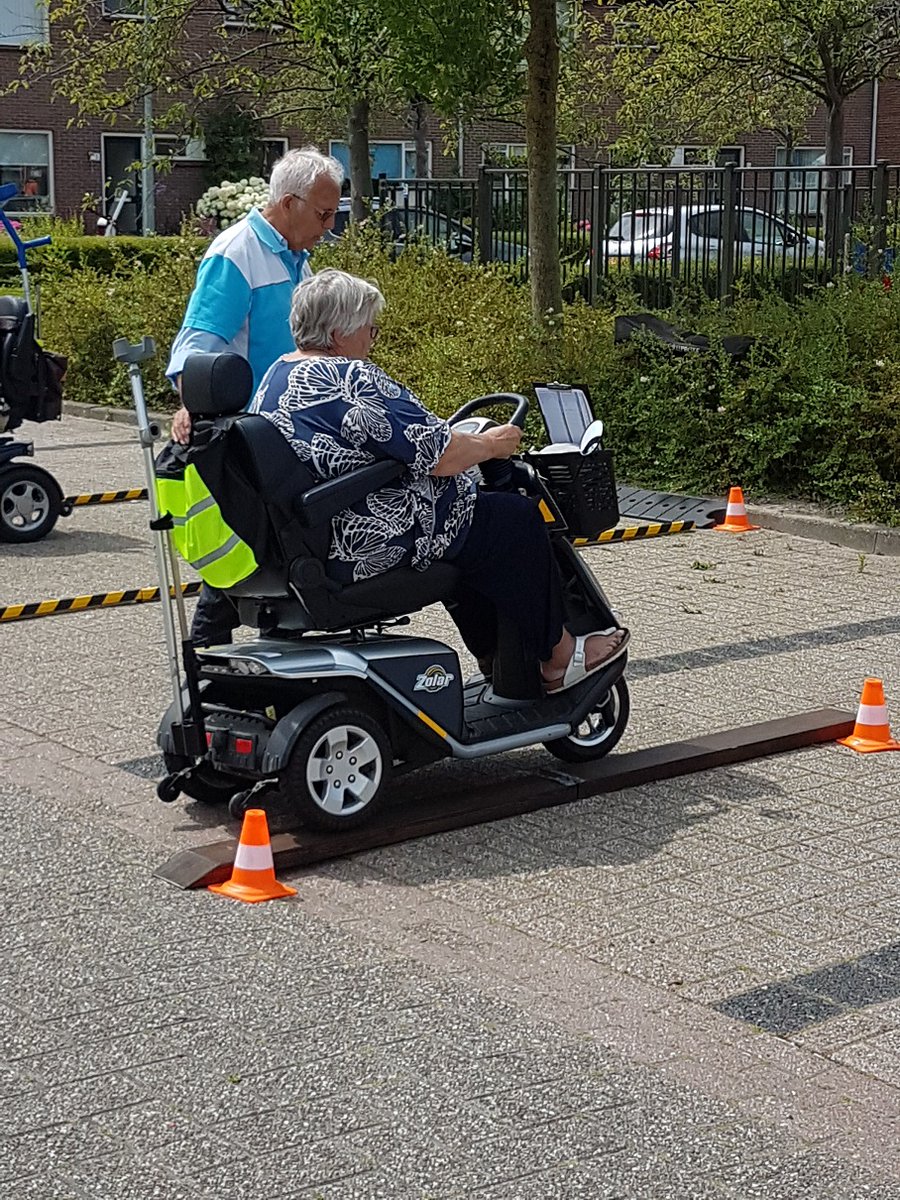 Bent u 60 jaar of ouder en gebruikt u een #scootmobiel, of gaat u een scootmobiel gebruiken?🦼 Dan nodigen we u van harte uit voor een gratis rijvaardigheidstraining op dinsdag 7 juni in #Melissant. Lees hier meer: bit.ly/38oiabZ ℹ️