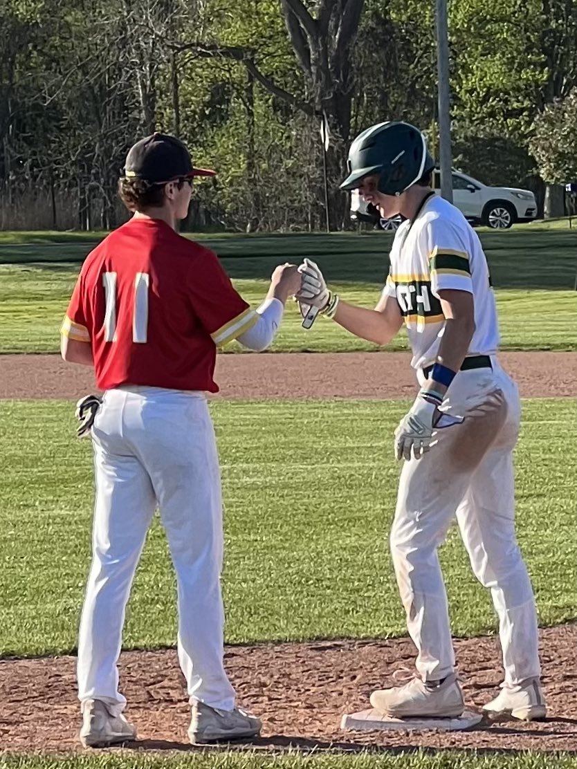 PaulValley11's tweet image. @WEast_Baseball and @wnorthbaseball battle like brothers between the lines…nothing but respect. United against a common opponent tonight as we raise $$ to fight cancer 7pm @ Williamsville East. @WNYTomPrince @WNYAthletics @TheBuffaloNews