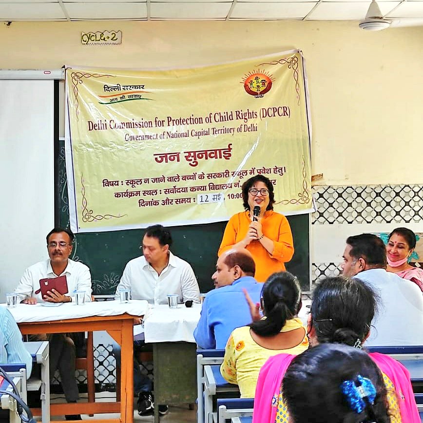 DCPCR's tweet photo. 70+ out of school children in Yamuna Khadar have been ensured school admissions by @DCPCR during #JanSunvai chaired by @RanjanaPrasad8 along with DDEs concerned upon receiving info. from @NitinTyagiAAP.

@DelhiSmc to closely support parents/students during the admission process. https://t.co/N79Zr3BqZS