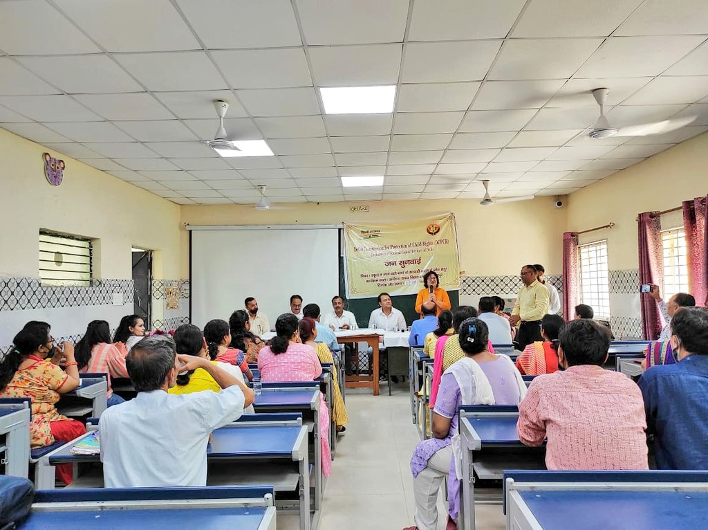 DCPCR's tweet photo. 70+ out of school children in Yamuna Khadar have been ensured school admissions by @DCPCR during #JanSunvai chaired by @RanjanaPrasad8 along with DDEs concerned upon receiving info. from @NitinTyagiAAP.

@DelhiSmc to closely support parents/students during the admission process. https://t.co/N79Zr3BqZS