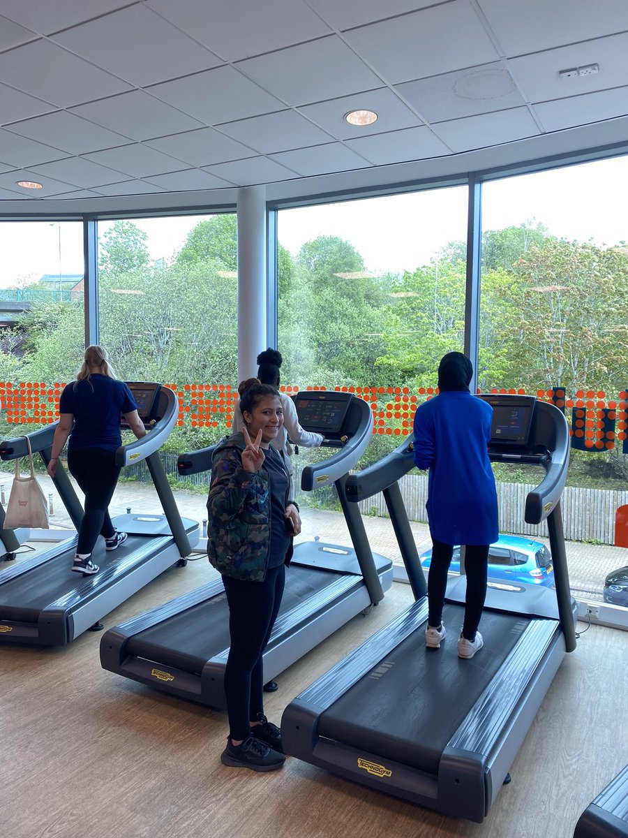SpringburnPE's tweet image. Brilliant day at springburn leisure centre for maximise may. Pupils were given the opportunity to participate in badminton, table tennis, spin class and given an induction at the gym. pupils were complimented on their attitude and effort in each session.@SpringburnSP @dyw_academy