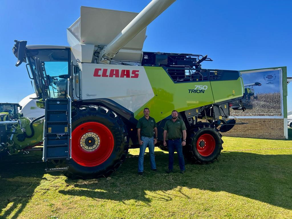 HerculeDu's tweet photo. #claas #trelleborg #mitas https://t.co/49FPtVn1Ua