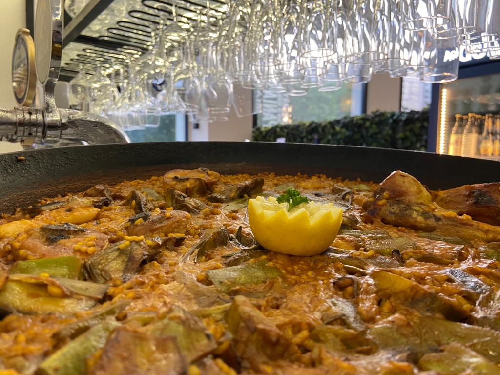 hispaniarest's tweet photo. 🔴 Forman parte de nuestra seña de identidad 🥘😋👍 🍽 👉 Arroces 
Taperia Hispania 
 📍Cortes Valencianas
➡☎ 963471815
#TaperiaHispania 
#menu #carta #arroz #arroces #paella 
#hispaniarestaurantes #gastronomia #valencia #hispania #restaurantevalenci https://t.co/T5lsJ1d9TE