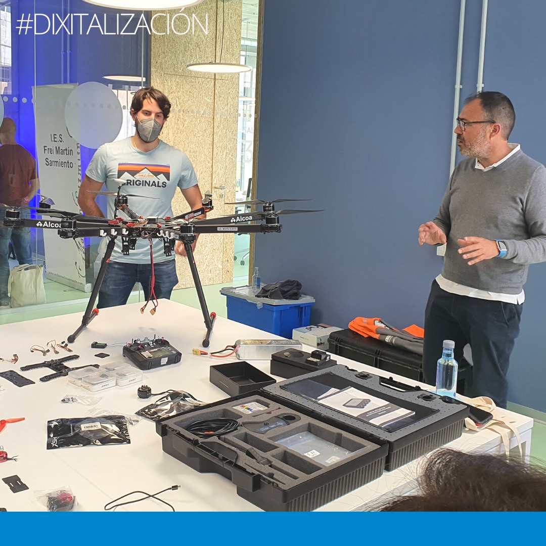 CFRLugo's tweet photo. 🤖 Este martes estivemos no Gaiás no I Congreso de innovación educativa e dixital
🔝 Aquí unha pequena mostra do gran traballo que desenvolve o profesorado galego
#dixinnova #cfrlugo @cifpasmercedes @CIFP_PazAndrade @EIS_ImaxeSon @CAFIgalicia https://t.co/5NZtr3w0Qf