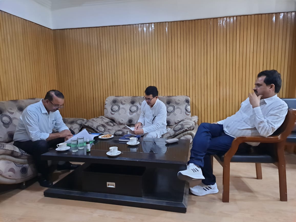 SureshS17271265's tweet photo. Today held a meeting with officials of R&amp;B Department at Jammu @narendramodi
@BJP4JnK @ImRavinderRaina @AshokKoul59 @tarunchughbjp @ashishsood_bjp @ImRupeshkmr https://t.co/1gGzSS25Kl