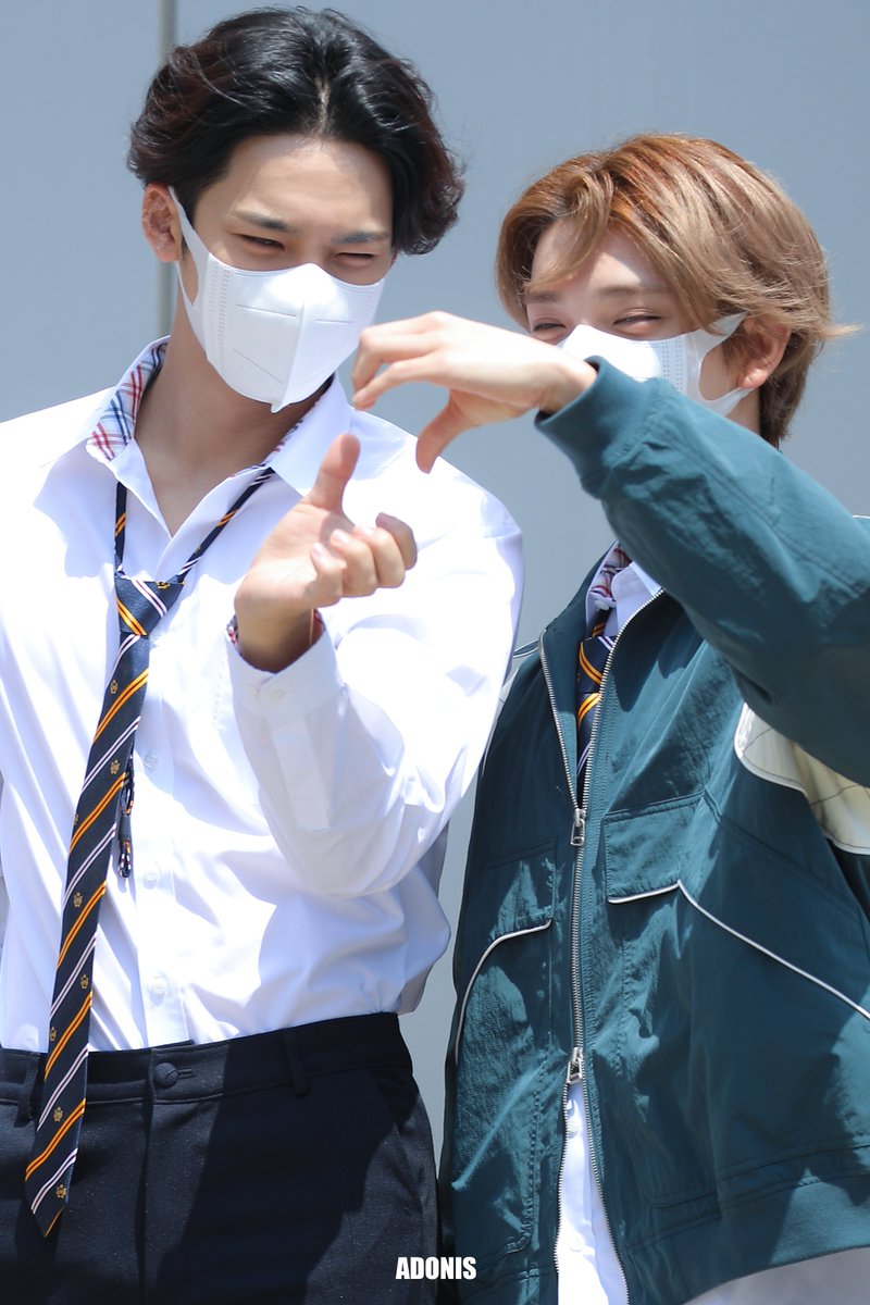 ADONIS_406's tweet photo. 220512 아는형님 출근 #민규 #조슈아

🫶

#세븐틴 #SEVENTEEN #김민규 #조슈아 https://t.co/pgLsl9BaXz