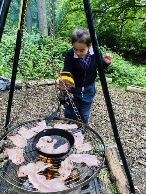 OPSForest's tweet photo. Our Year 4 have had a busy morning making bacon sandwiches in the woodland!

#ForestSchool #cooking #outside #OPSLearning #Goring #Berkshire #Oxfordshire https://t.co/gXWHAqDGqO