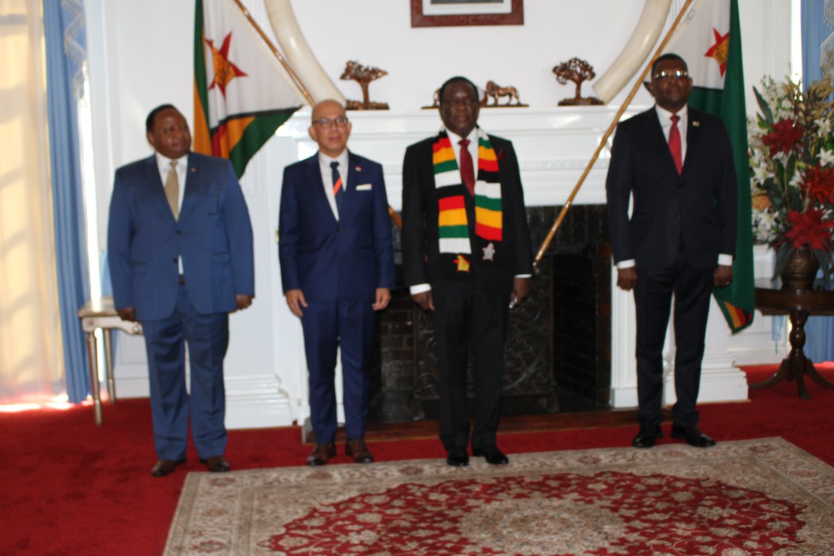 MoFA_ZW's tweet photo. This afternoon, H.E @edmnangagwa received credentials from new Ambassadors; Mr. Murad Baseer of Pakistan, Mr. Zainal Arif Mantaha of Singapore, Mr. Hoang Van Loi of Vietnam &amp; Ms. Ofra Fahri of Israel.
All the Ambassadors pledged to work together with 🇿🇼 &amp; improve relations. https://t.co/addmlz4JIe