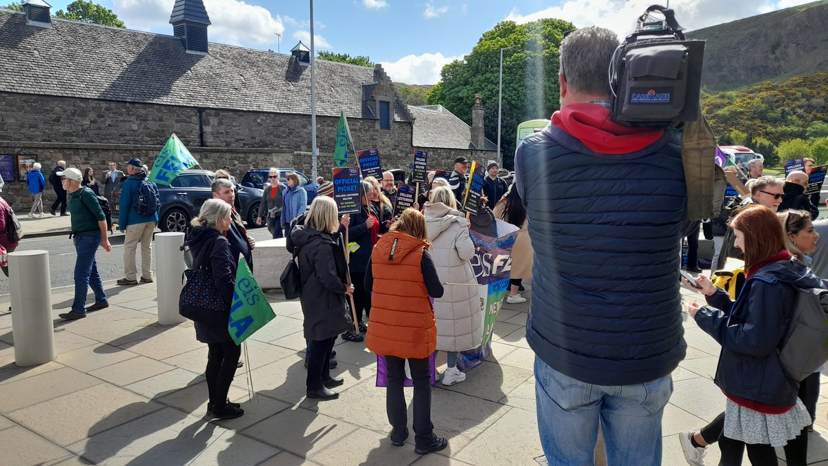 It's time to negotiate <a href="/CollegesScot/">Colleges Scotland</a>!
<a href="/EISUnion/">EIS</a> <a href="/EISFela/">EISFela</a> <a href="/kaukabstewart/">Kaukab Stewart SNP</a>
