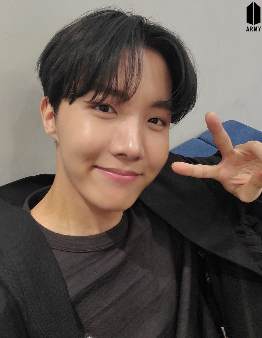 vminiecats's tweet photo. — Parece que #JHOPE fue a Dana Pilates Studio en Gwangju hace unos meses y dejo su autógrafo. El/la propietario/a del lugar compartió una foto del autógrafo y mensaje de Hoseok. 

"A. Dana Pilates ♡♡
 BTS J-Hope ♡♡
Deseo que su negocio tenga éxito/prospere ♡♡ "

@BTS_twt https://t.co/AFm1uCkYH2