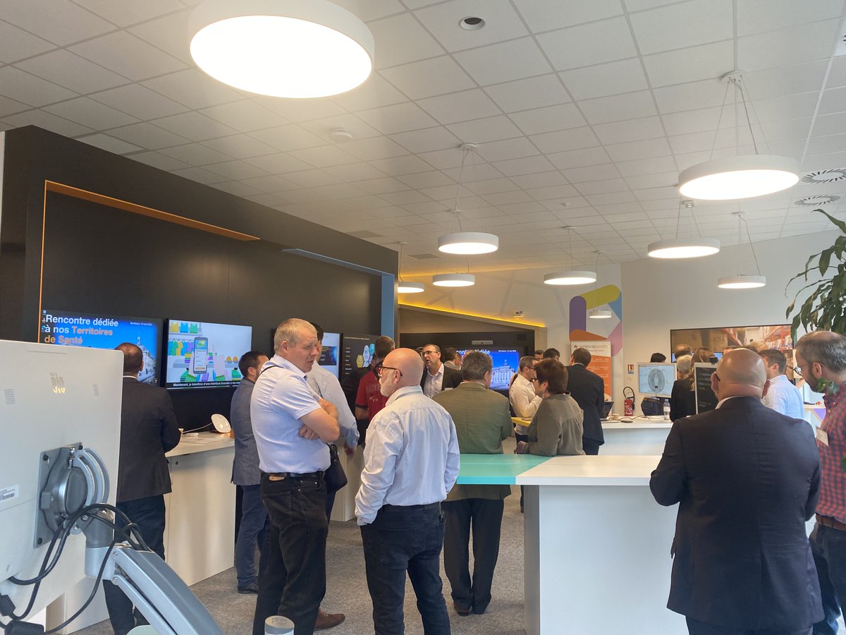 fr_dupont1970's tweet photo. "Inventons nos territoires de demain"🩺💉
Au programme, découverte de plusieurs innovations.
Nous avons eu le plaisir d'accueillir nos clients ce matin 12 mai au showroom d'Eysines, à l'occasion d'une rencontre dédiée à nos établissements de santé. #santé #enovacom https://t.co/1cnF8ONGJ4