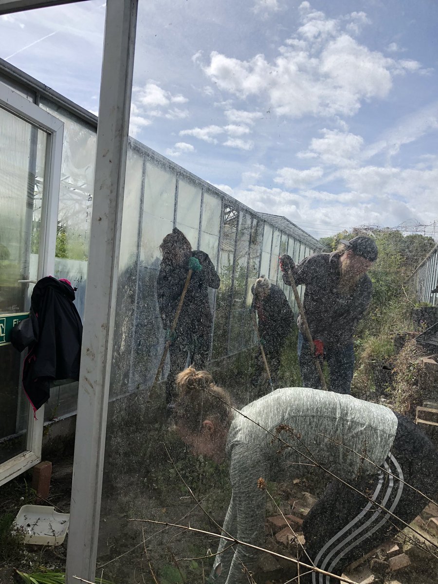 Great work at Wythenshawe Park by British Gas group today! Doing a superb job in and around the horticultural centre💚💚💚