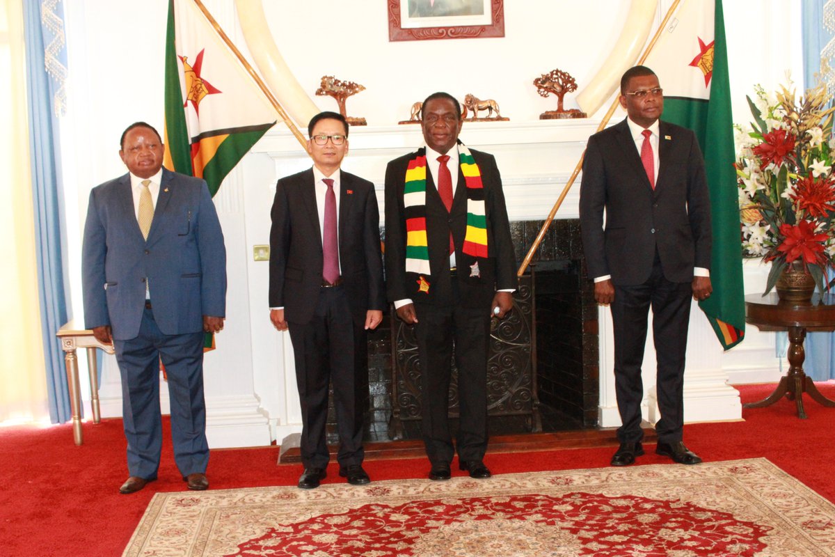 MoFA_ZW's tweet photo. This afternoon, H.E @edmnangagwa received credentials from new Ambassadors; Mr. Murad Baseer of Pakistan, Mr. Zainal Arif Mantaha of Singapore, Mr. Hoang Van Loi of Vietnam &amp; Ms. Ofra Fahri of Israel.
All the Ambassadors pledged to work together with 🇿🇼 &amp; improve relations. https://t.co/addmlz4JIe