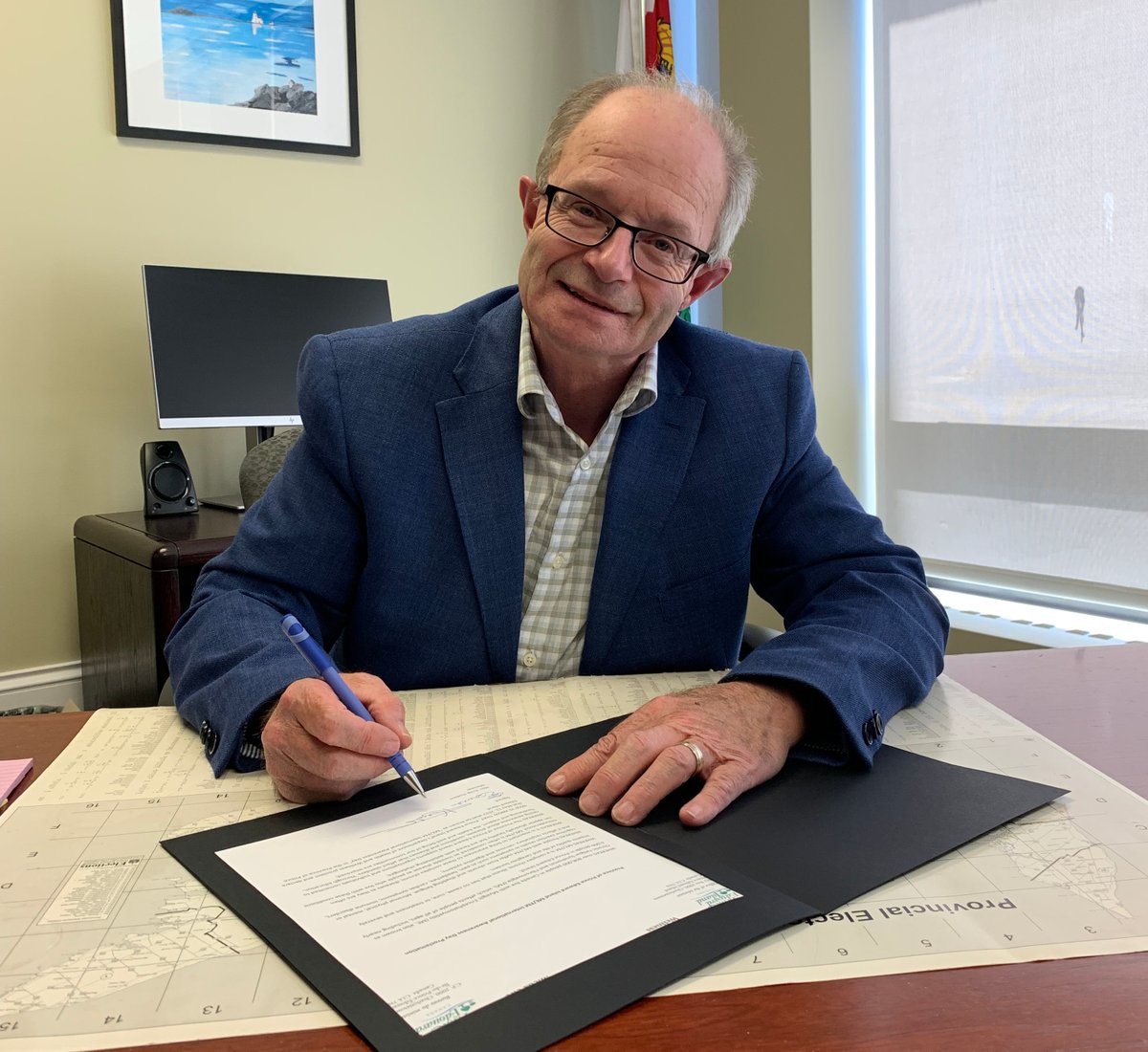 Health and Wellness Minister Ernie Hudson has declared today, May 12, 2022, ME/FM Awareness Day in PEI. 
ME/FM stands for Myalgic Encephalomyelitis (aka Chronic Fatigue Syndrome) and Fibromyalgia – often considered invisible illnesses.  Learn more: mefmaction.com