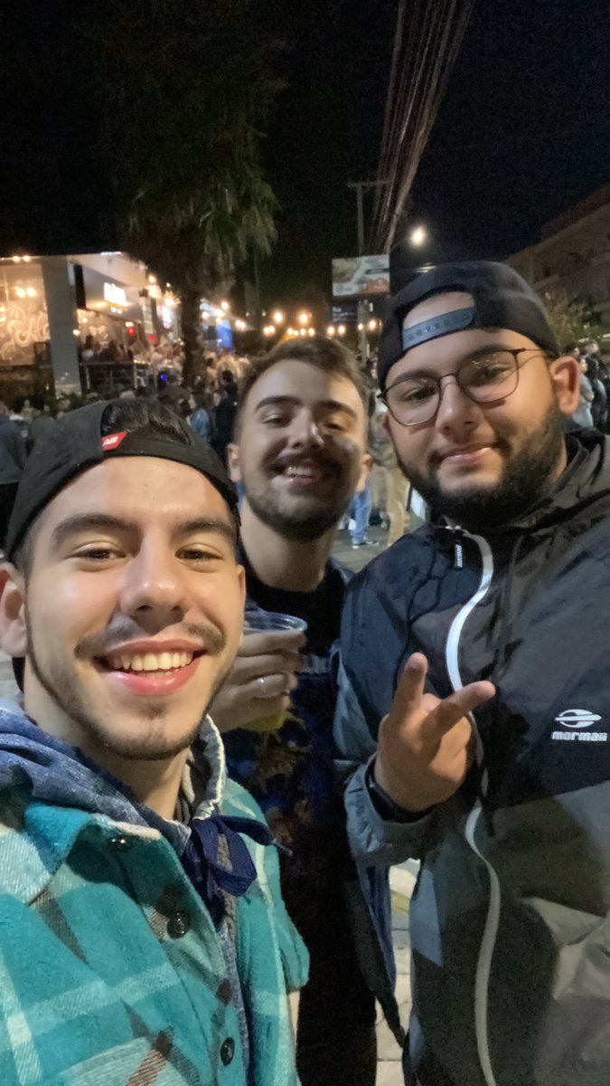 agarbordep's tweet photo. Tbt com os panaca @victor_bergma @igorkmlima no último dia do @alohasushi https://t.co/4IobAWjcoc