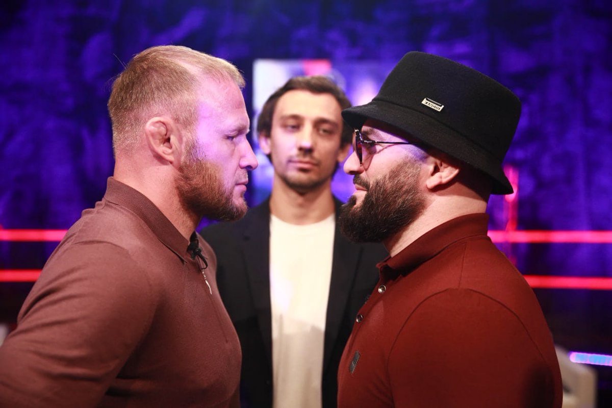 VestnikMMA's tweet photo. ✍️ Магомед Исмаилов и Александр Шлеменко подписали контракт на бой, который состоится в августе в Екатеринбурге и возглавит турнир #RCC12.
📸 RCC MMA https://t.co/4Y5s3KDrS1