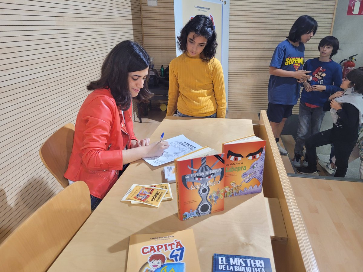 Labepra's tweet photo. Un plaer fer una activitat literària als alumnes de 6è de l'@EscolaRFuster @FCollserola per parlar del #llibres de "Les Històries de #Labepra". Quantes preguntes!

Podeu veure totes les fotos aquí 
👉 https://t.co/XhARLmgp9D

#Labepraalesescoles #literatura @laurabernis https://t.co/pP5sP9HnFp