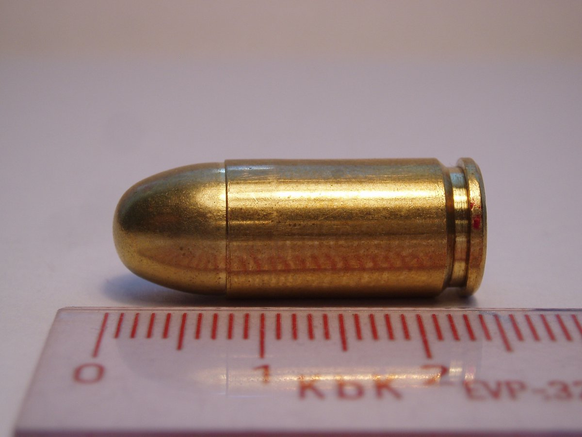 Deutschbirb's tweet photo. @BrandmanDrawz @Iku_Aldena @BunnyMalicious Or for the Americans, a bit taller than a 9mm bullet placed horizontally like this https://t.co/99bcw5A4Zo