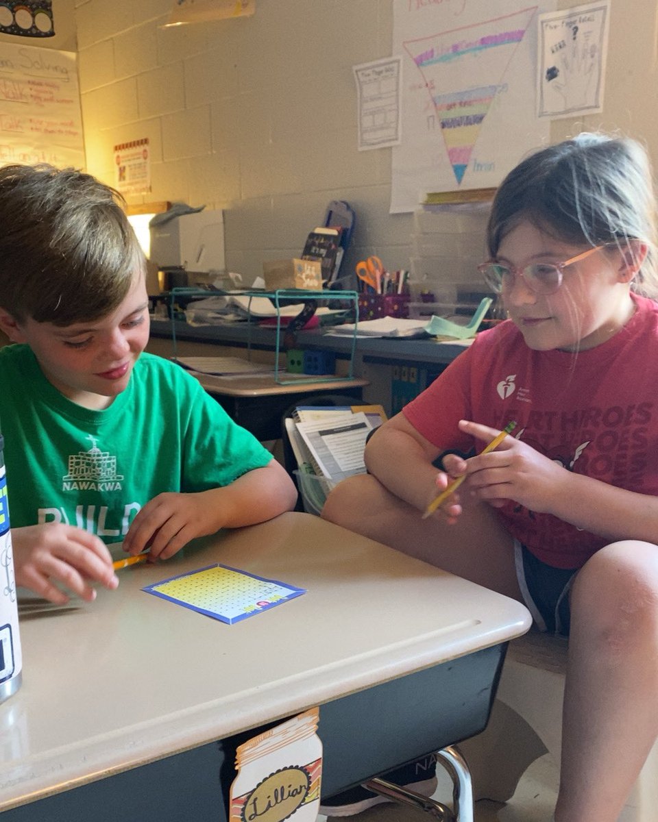 MrsKellerHPSD's tweet photo. So glad this #ThrowbackThursday game was a hit @HanStElem 😊#dotGame #division #Mathematics https://t.co/5UEbGv75XR