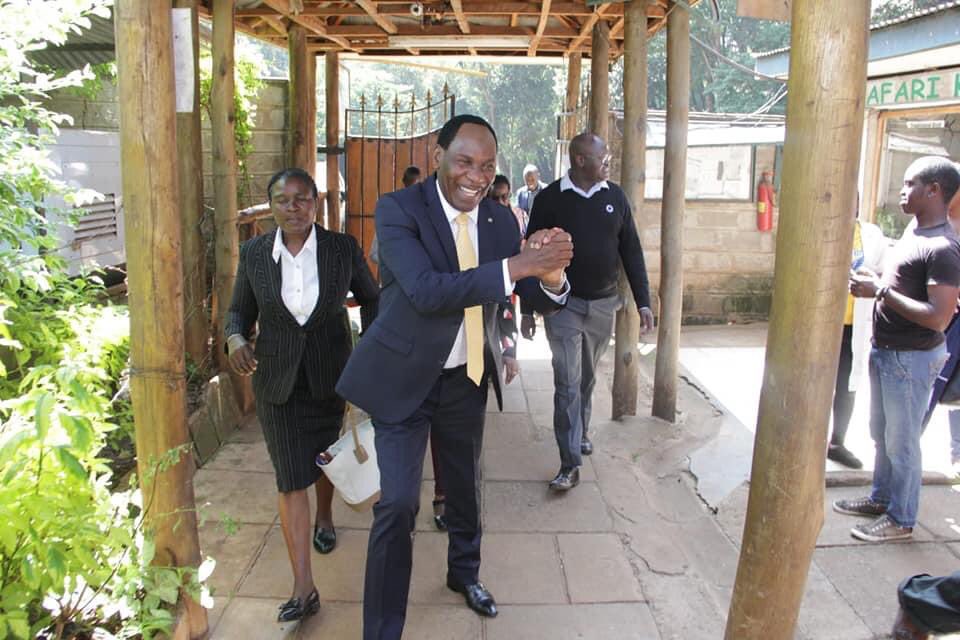 EzekielMutua's tweet photo. Pleased to join @TheMCSK Regional Committee leaders from across the country, staff, management and Directors of MCSK who are congregating at Safari Bowling Green Restaurant - City Park, Nairobi to work on the Amendment of the Memorandum &amp; Articles of Association of the Society. https://t.co/olz7Wxb0Y5