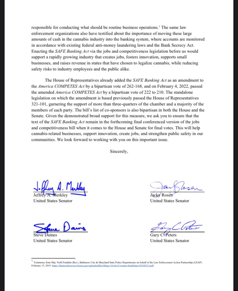natsfert's tweet image. New this morning: 24 senators signed a letter to leadership of both chambers, asking them to keep the #SAFEBanking Act (which makes it easier for banks to serve weed biz) in the COMPETES bill. The letter was signed by 5 Republicans and led by @SenJeffMerkley and @SenJackyRosen.