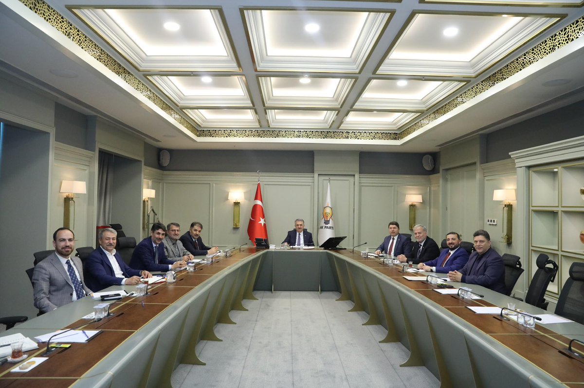 Hayati_Yazici's tweet photo. Siyasi ve Hukuki İşler Başkanlığı birim toplantımızı gerçekleştirerek, gündemimizdeki konuları değerlendirdik. https://t.co/3KAzAPrlVm