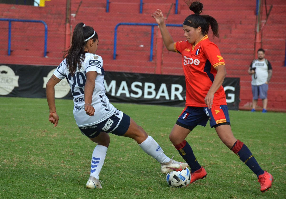 FemeninoCGE's tweet photo. 🐺 Hermosa mañana, ¿o no @azuloszczyk? 🇫🇮🔥👏

#AguanteGimnasia https://t.co/MbGFumXPxg