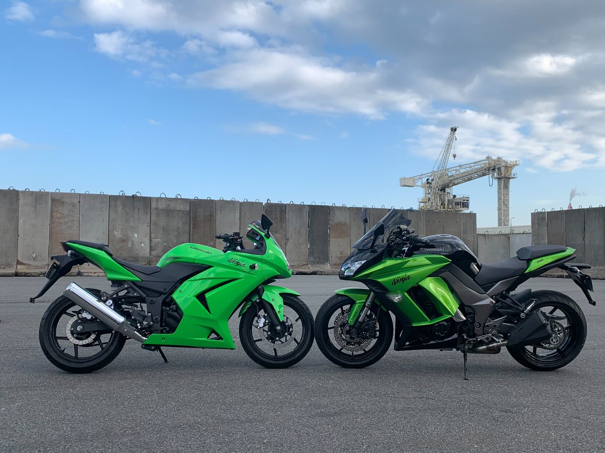 riridayoo___'s tweet photo. 母からバイクを貰ったので‼︎
名前:りーりー
生年月日:2002/4/24
性別:♂
身長:177
住み:三重
愛車:ninja250r
ひと言:気軽に話しかけてください！
　　　ぼっちなので誘って下さい!
#バイク乗りとして軽く自己紹介 
#バイク好きと繋がりたい 
#バイク乗りとつながりたい 
#バイク男子 https://t.co/XxDZlxiu1w