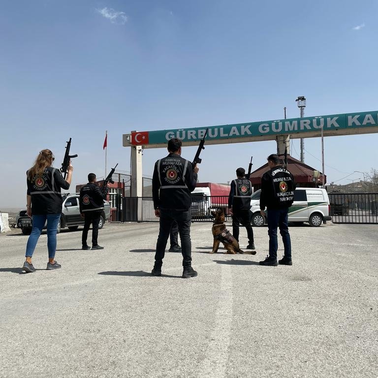 3600 ek gösterge taahhüdünün gerçekleşmesi ile bu rakama dahil edilmeyen memurların %90'ı bu haktan faydalanacaktır. %10 içinde yer alan yani taahhüde dahil edilmeyen Gümrük Muhafaza 3600 ek gösterge rakamına dahil edilmelidir.#gumrukmuhafaza3600istiyor <a href="/mehmedmus/">Dr. Mehmet Muş</a> <a href="/vedatbilgn/">Vedat Bilgin</a>