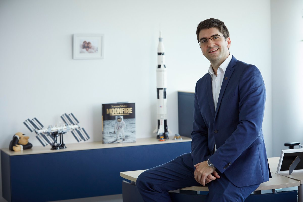 enpulsion's tweet photo. Last night, at the #SPC2022 gala, ENPULSION Founder and CEO Alexander Reissner received an award from the #3AF, in recognition of his long standing commitment to the #SpacePropulsionCommunity! #Congrats to him! ;) 🛰️ https://t.co/zL4oDxJPOF