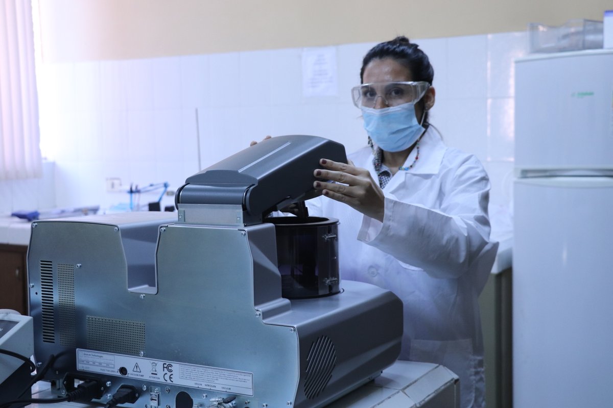 conacytparaguay's tweet photo. Con apoyo del CONACYT, la Dra. Magdalena Espínola, investigadora de la @fpuna desarrolló un material que captura metales pesados tóxicos en aguas residuales. 👩🏻‍🔬🔬

🔗 Más info: https://t.co/8DjcqbOUB3

#CONACYT25AÑOS #PROCIENCIA #FEEI https://t.co/RUwpiVeTdB
