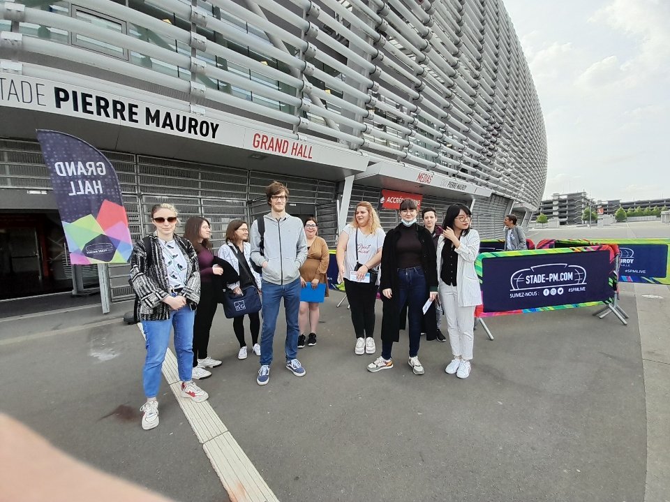 Caroline9_4's tweet photo. C'est parti pour le salon jeune d'avenir au stage Pierre Mauroy à la recherche de formation et d'opportunité emploi @Thibaud_Gaucher @thorel_karine https://t.co/nYsbEQ74LJ
