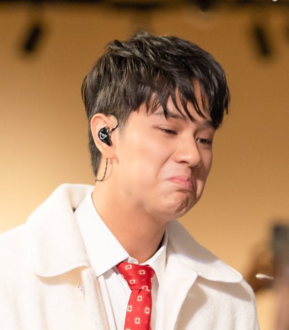 elhsi4's tweet photo. Nanon being Pran in just a moment. This made me missed him so much. 🤧

#SharismaShowCase 
#ohmpawat 
#mynameisnanon #ohmnanon https://t.co/hNNdZ36TqZ