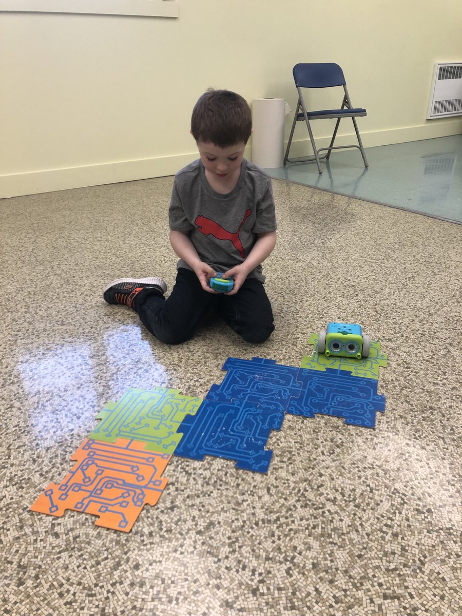 GlenFallsSchool's tweet photo. Coding at Glen Falls. Thank you #ScienceEast #GlenFallsSchool https://t.co/NDuVOeUBPq