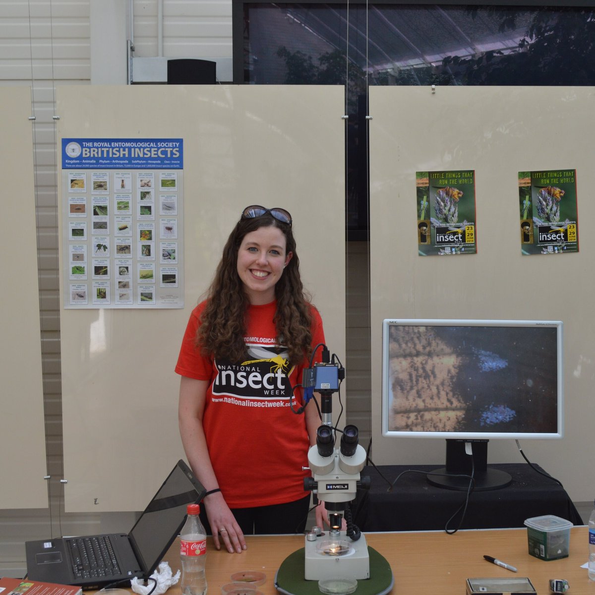 The_RHS's tweet photo. We're marking #PlantHealthWeek by celebrating the work of our science teams! 🔬 🌿 

Anna leads the RHS #biosecurity programme for RHS shows, working to ensure that the shows are as safe as possible for our plants and the wider environment 🌷 🌳 

https://t.co/B1q7ULIsA4 https://t.co/LR1zB93mcl