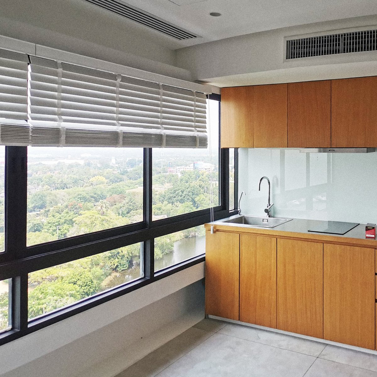 StyleGroup_'s tweet image. Adding a touch of subtlety and sophistication to any room. In our project for 𝗢𝗰𝗲𝗮𝗻 𝗠𝗮𝗿𝗶𝗻𝗮 𝗣𝗮𝘁𝘁𝗮𝘆𝗮, we have introduced both blinds and sheers which add unique details to each room.