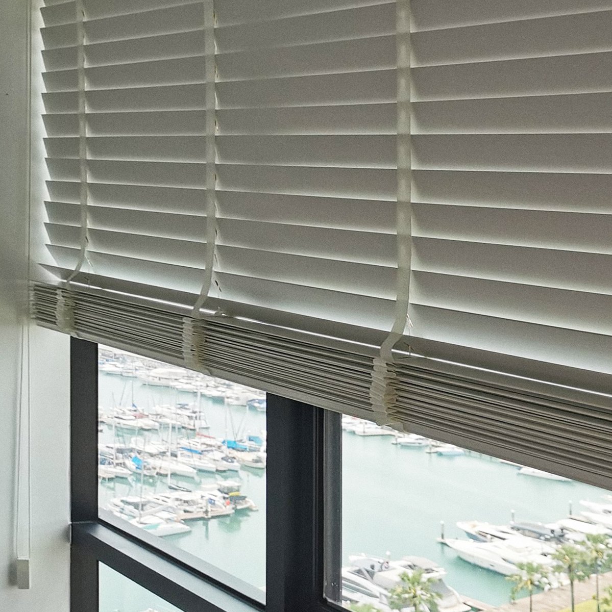 StyleGroup_'s tweet image. Adding a touch of subtlety and sophistication to any room. In our project for 𝗢𝗰𝗲𝗮𝗻 𝗠𝗮𝗿𝗶𝗻𝗮 𝗣𝗮𝘁𝘁𝗮𝘆𝗮, we have introduced both blinds and sheers which add unique details to each room.