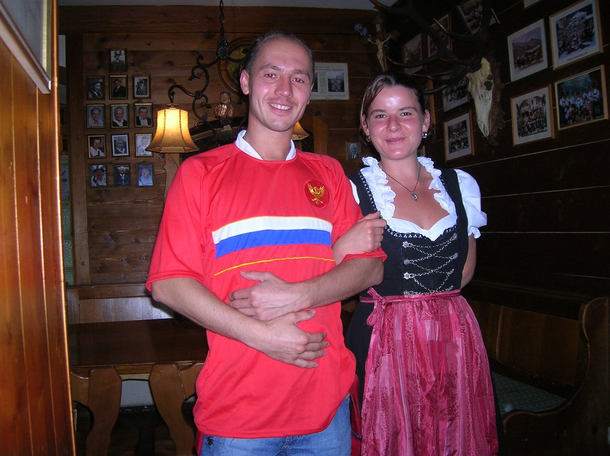 — Мы обязательно должны ходить в спортзал. Ну же, мы вместе пьем пиво, вот и жир сгонять тоже пойдем вместе!
— Или мы можем просто перестать пить пиво...
...
— Не-не-не, лучше мы будем ходить в спортзал!

#beer #münchen #deutsch #bier #munich #germany #hofbrauhaus #hofbräuhaus #tavern #makingmemories #пиво #мюнхен #германия #хофбраухаус #таверна