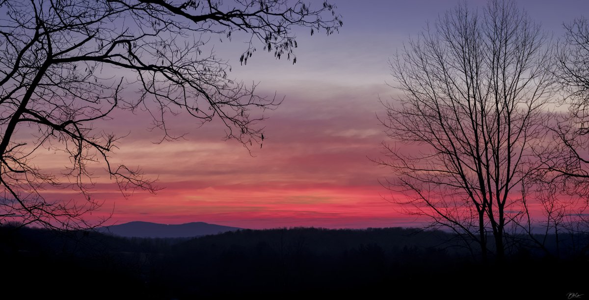 bobmac27's tweet photo. Fiery winter sunrise in northeast Pennsylvania. #endlessmountains #Pennsylvania #sunrise #macphotographynj #bobmac27 https://t.co/gDc2imIk19